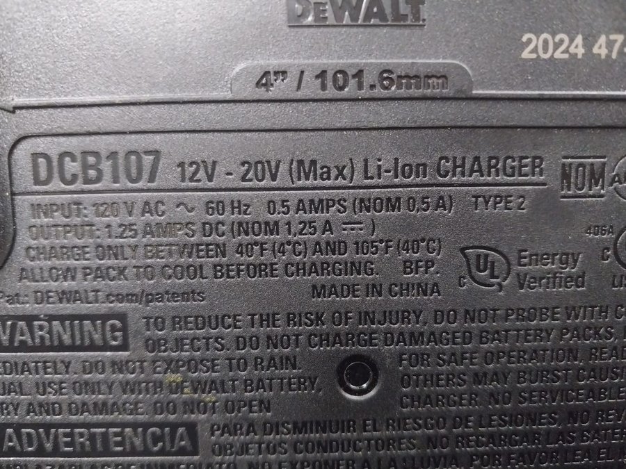 Etiqueta de cargador 120V 60Hz 0.5A
